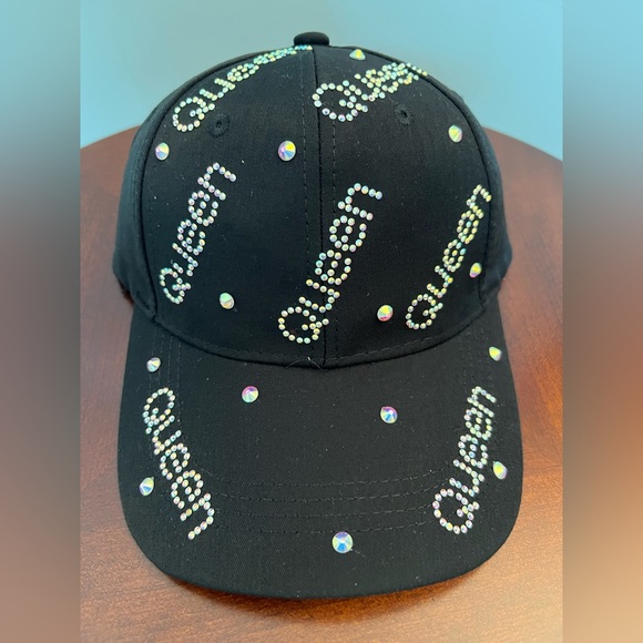 Accessories - Sale! Queens, this is for you!
Queen bling hat!!